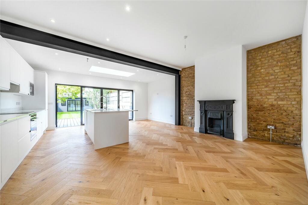 4 bedroom terraced house for sale in Dowanhill Road, London, SE6