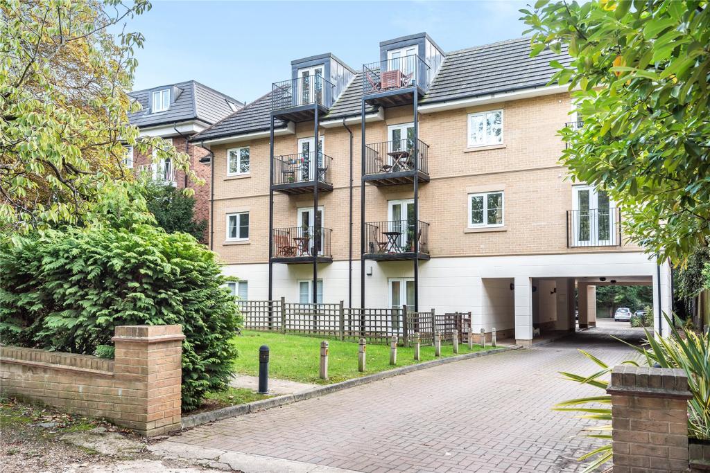 3 bedroom flat for sale in Carey Court, 70 The Avenue, Beckenham, BR3