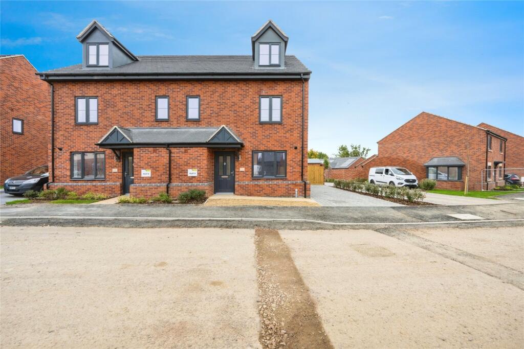 Main image of property: Weavers Grange, London Road, Bozeat, NN29