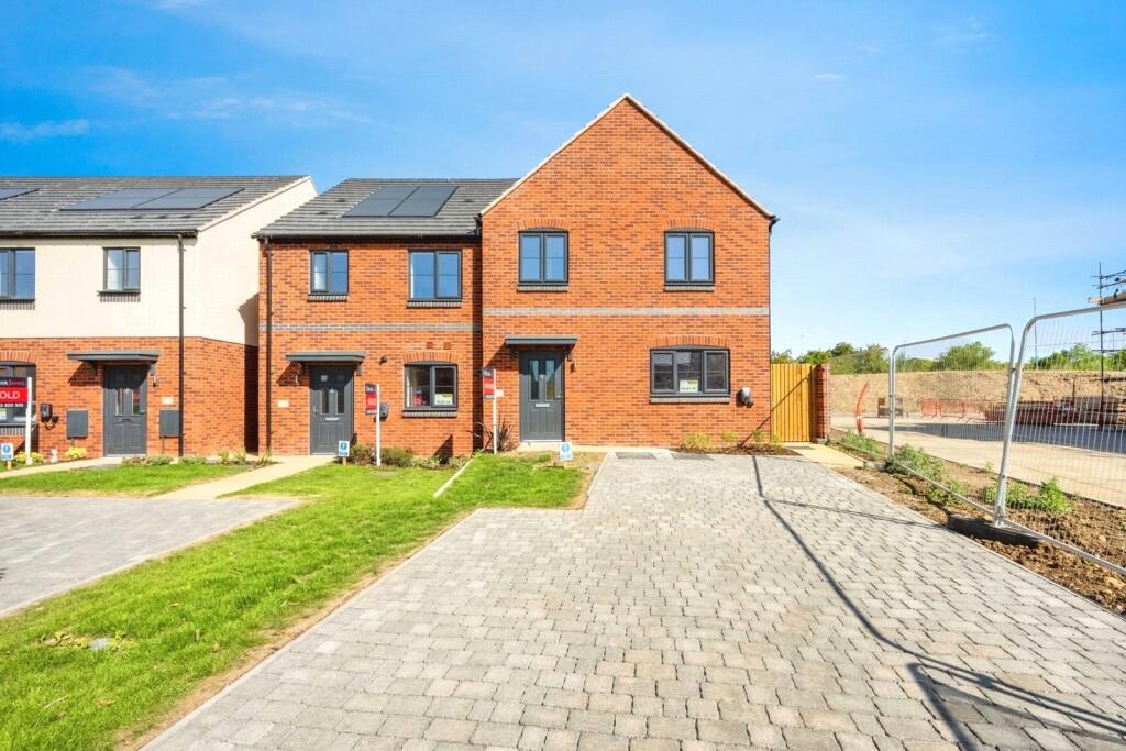 Main image of property: Weavers Grange, London Road, Bozeat, NN29