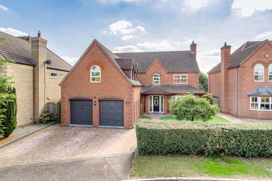 5 bedroom detached house for sale in Johnson Close, Biddenham, Bedford