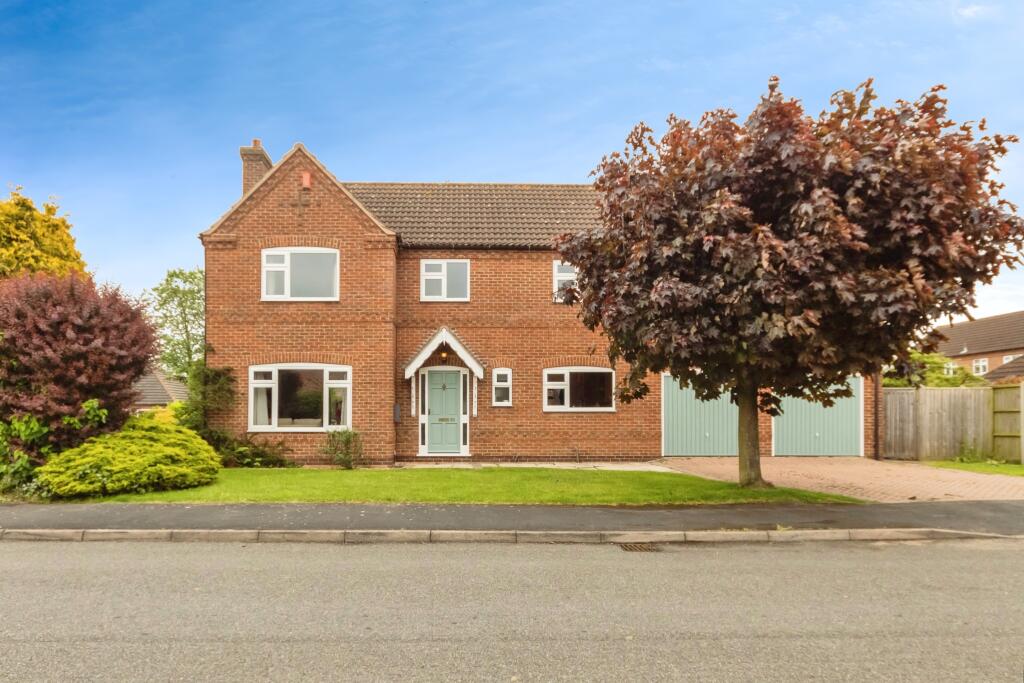 6 bedroom detached house for sale in The Pastures, Long Bennington, Newark, South Kesteven, NG23