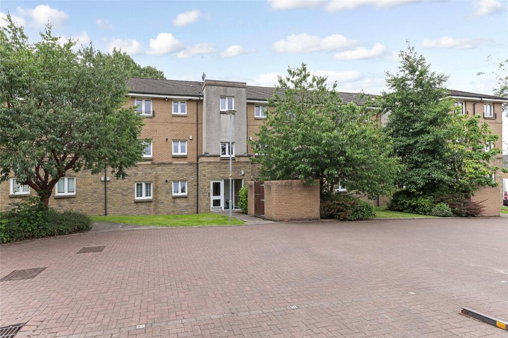 Main image of property: Auchinairn Gardens, Bishopbriggs, Glasgow, East Dunbartonshire, G64