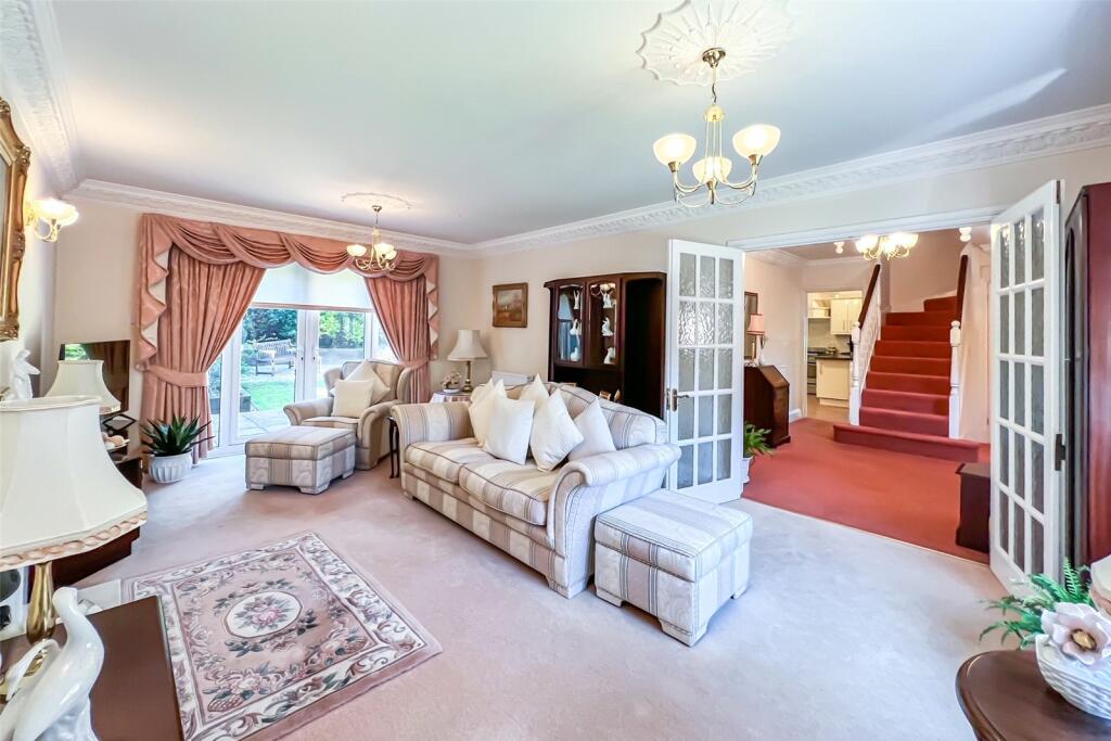 4 bedroom detached house for sale in Dumbleton Close, Southampton