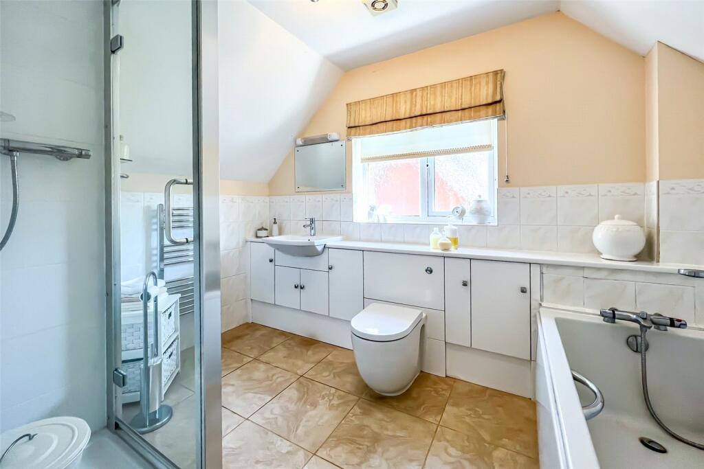 4 bedroom detached house for sale in Dumbleton Close, Southampton