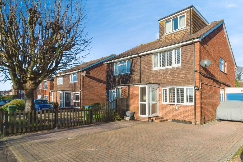 4 bedroom semi-detached house for sale in Botley Road, Southampton, Hampshire, SO19
