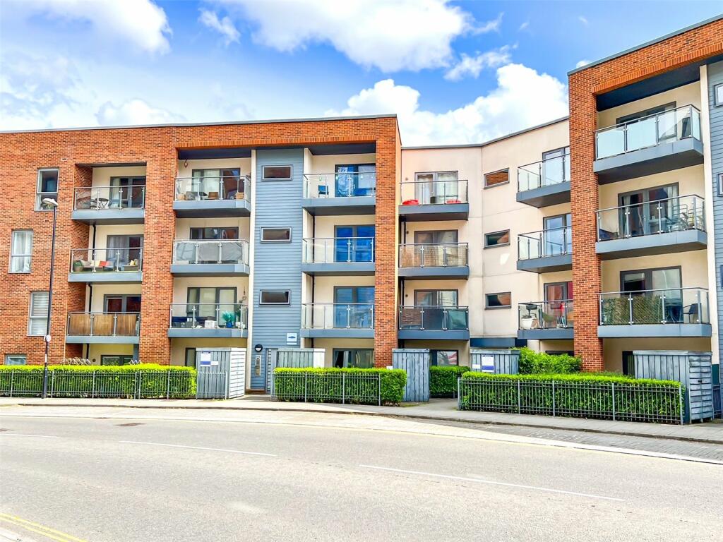 2 bedroom flat for sale in John Thornycroft Road, Southampton, Hampshire, SO19