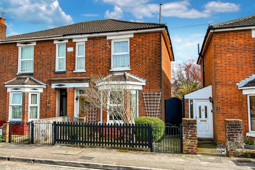 3 bedroom semi-detached house for sale in Macnaghten Road, SOUTHAMPTON, Hampshire, SO18