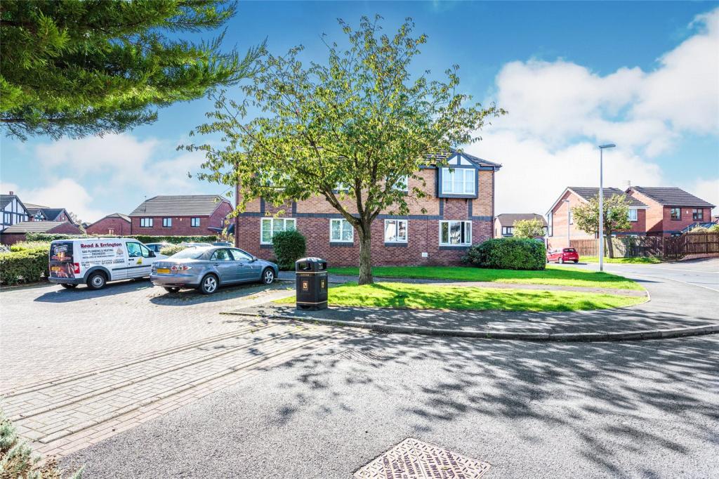 1 bedroom flat for sale in Greenfinch Court, Blackpool, Lancashire, FY3