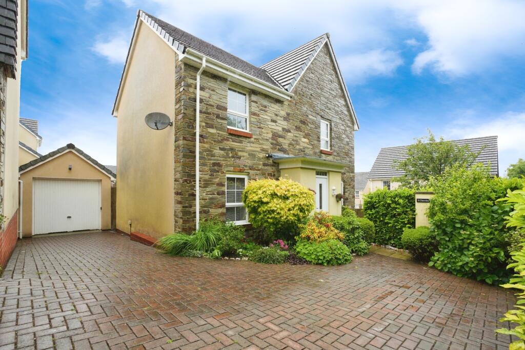 4 bedroom detached house for sale in Charnley Drive, Bodmin, Cornwall, PL31