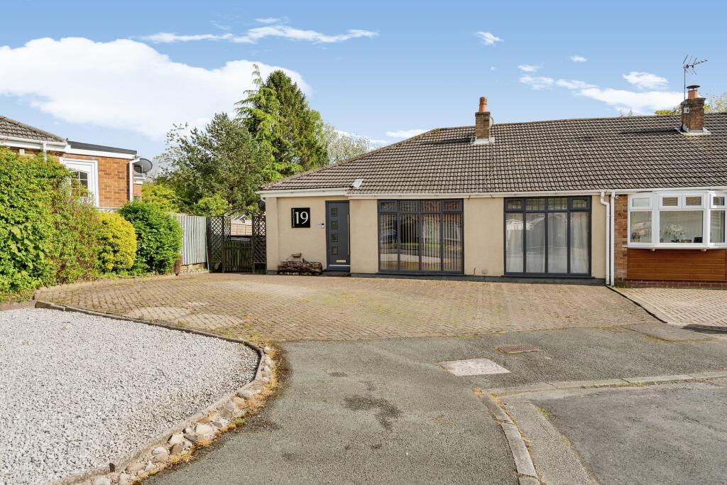 4 bedroom bungalow for sale in Denstone Crescent, Bolton, Greater Manchester, BL2