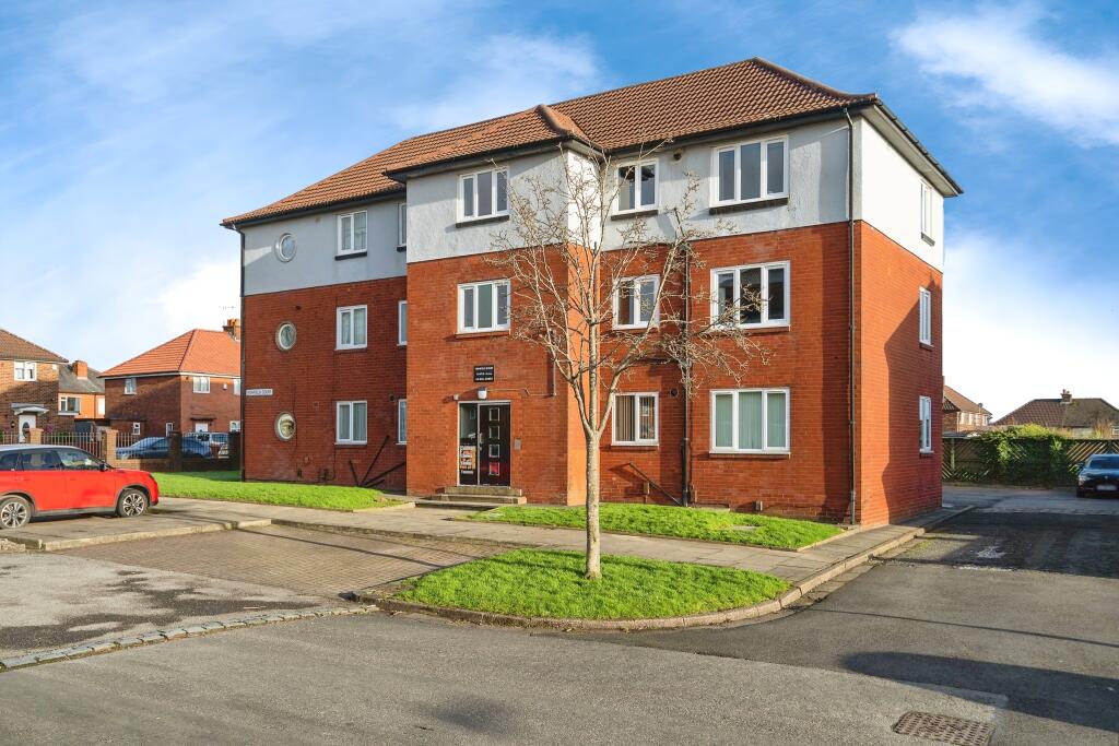 2 bedroom flat for sale in Masefield Drive, Farnworth, Bolton, Greater