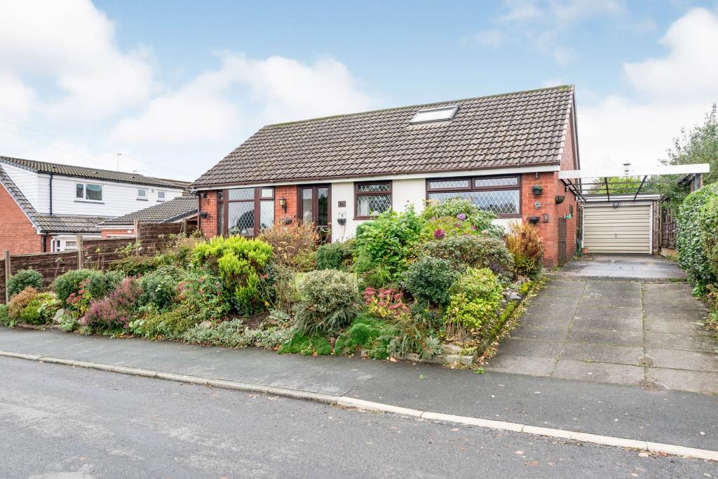 3 bedroom bungalow for sale in Hayward Avenue, Little Lever, Bolton