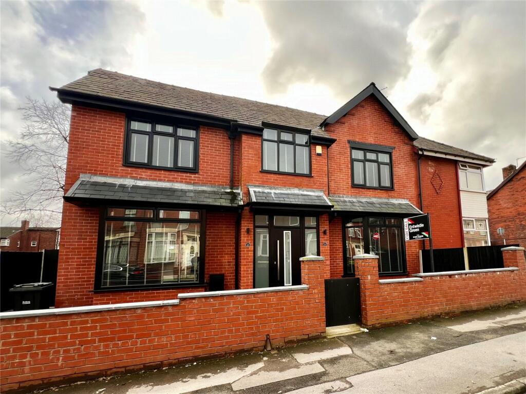 3 bedroom semidetached house for sale in Lever Edge Lane, Bolton, Greater Manchester, BL3