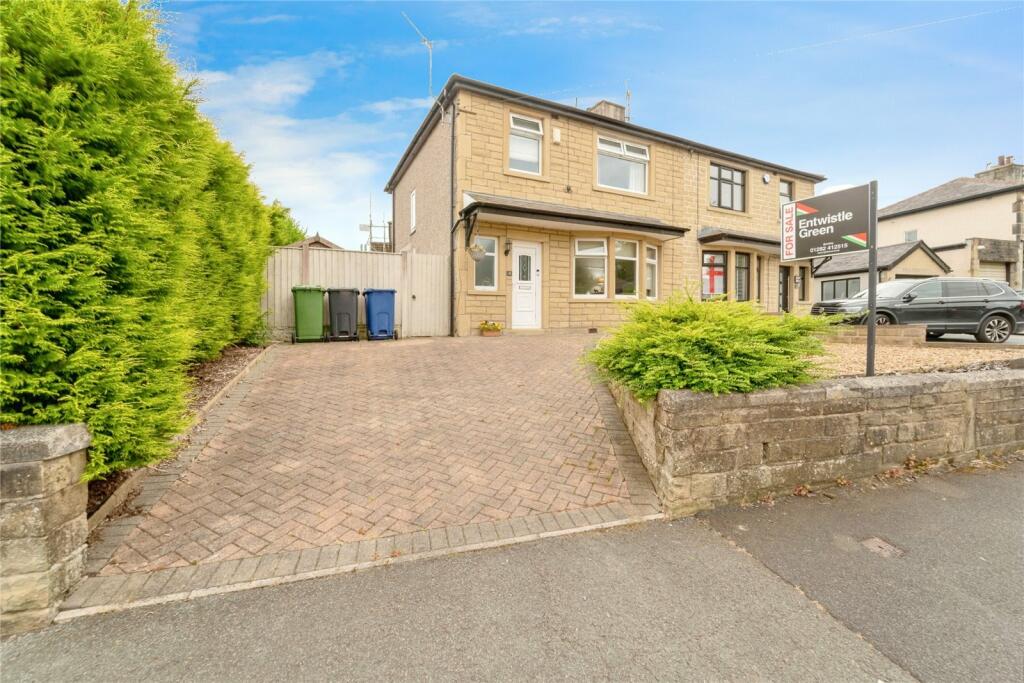 3 bedroom semidetached house for sale in Rosehill Avenue, Burnley