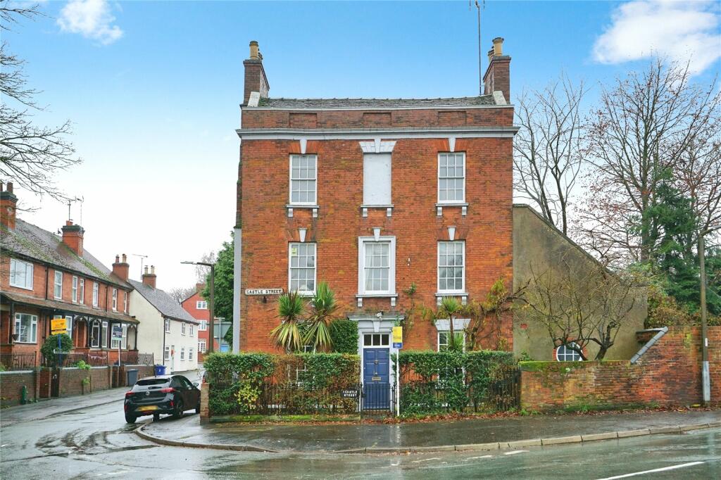 4 bedroom detached house for sale in Castle Street, Tutbury, Burtonon