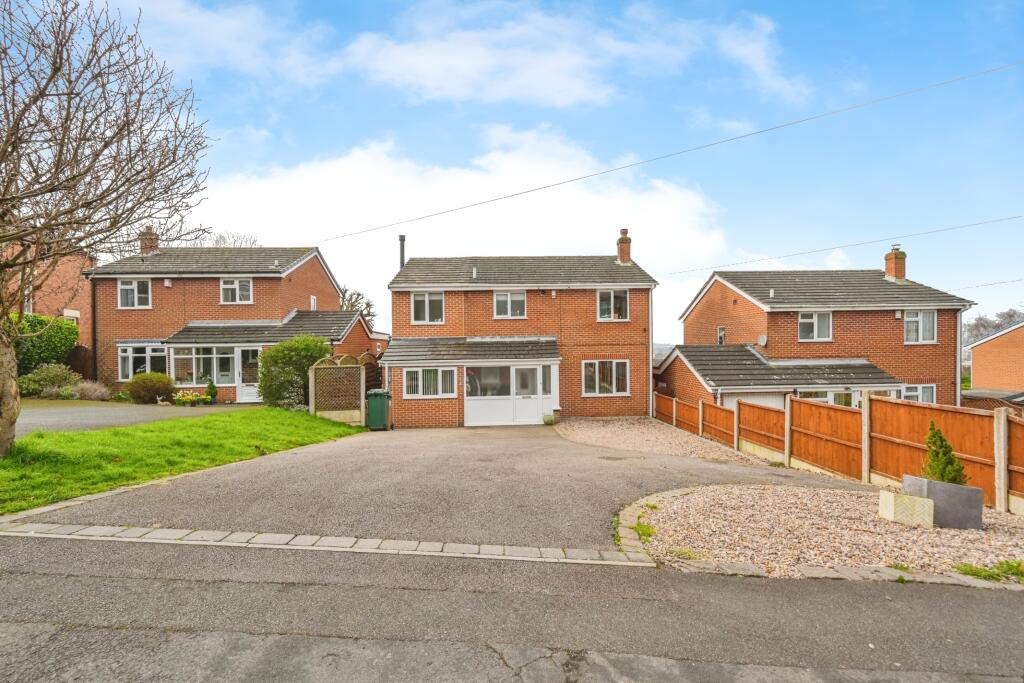 4 bedroom detached house for sale in Wilmot Road, Swadlincote