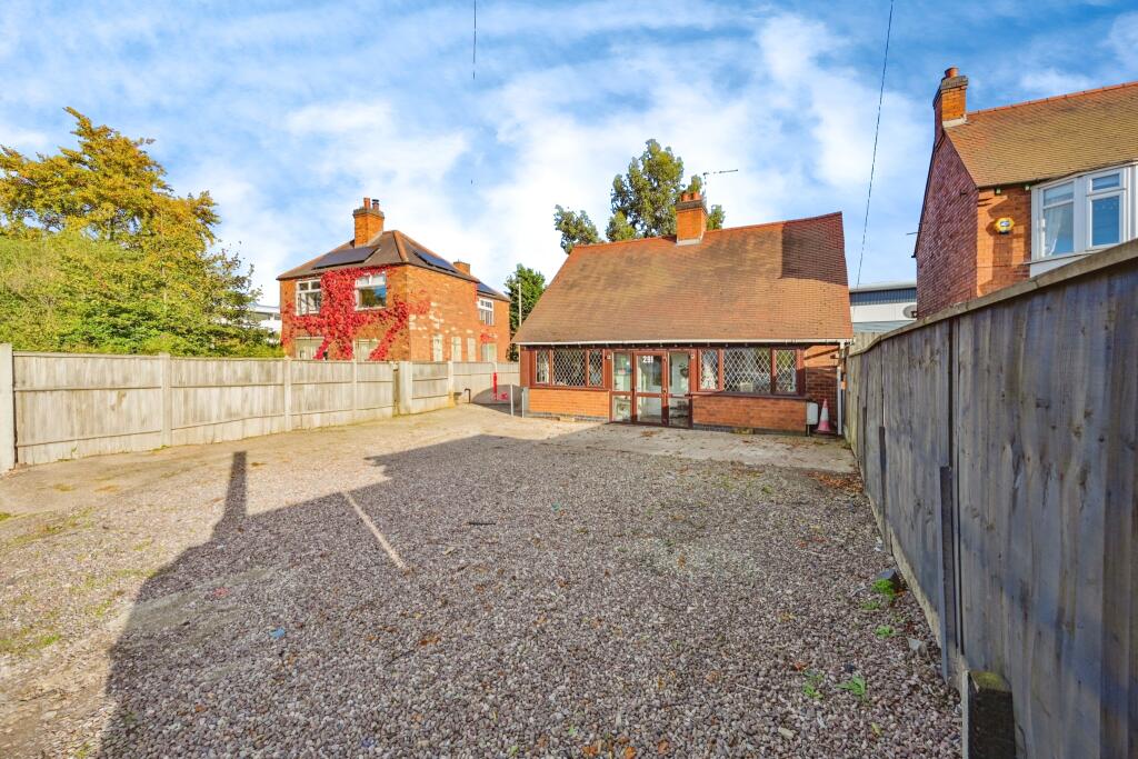 2 bedroom bungalow for sale in Lichfield Road, Barton under Needwood