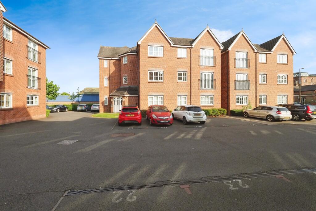 Main image of property: Hendeley Court, Burton-on-Trent, Staffordshire, DE14