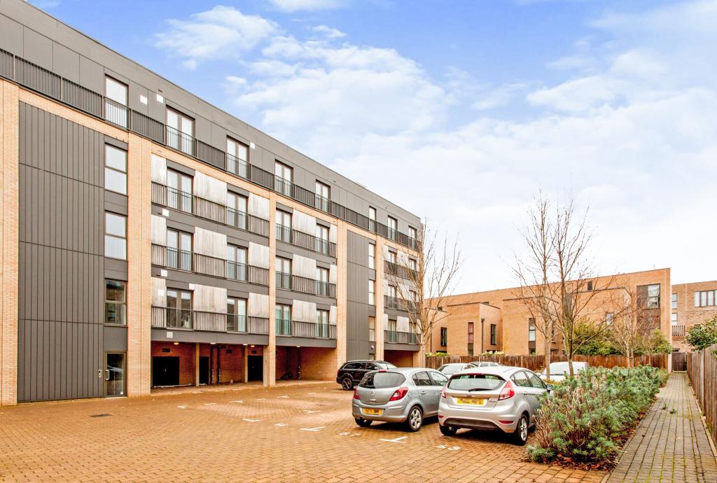2 bedroom flat for sale in Green Lane, Trumpington, Cambridge, CB2