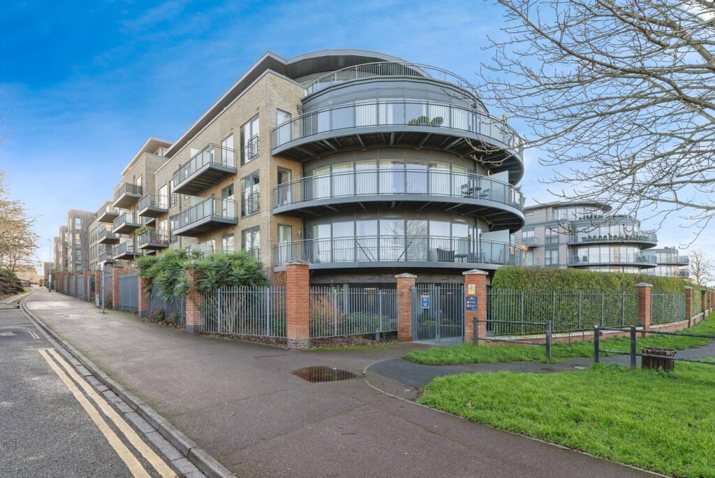 Main image of property: Kingsley Walk, Cambridge, Cambridgeshire, CB5