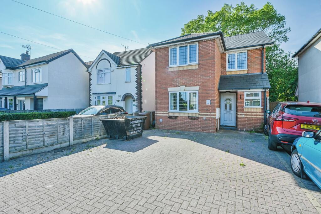 4 bedroom detached house for sale in Cannock Road, Cannock