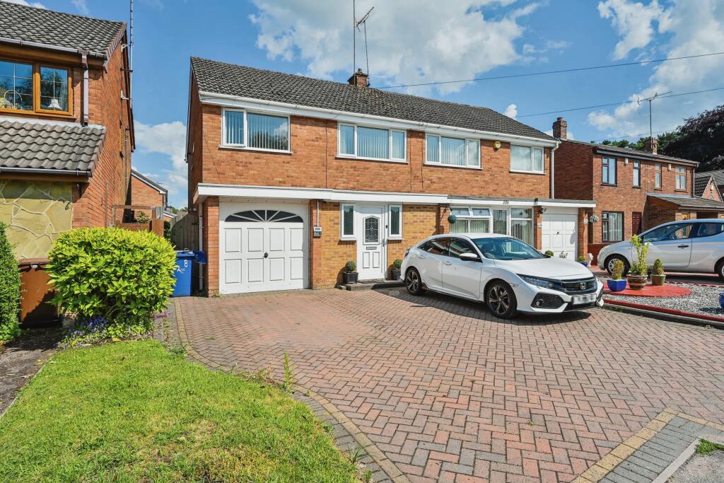 3 bedroom semidetached house for sale in Rugeley Road, Hednesford