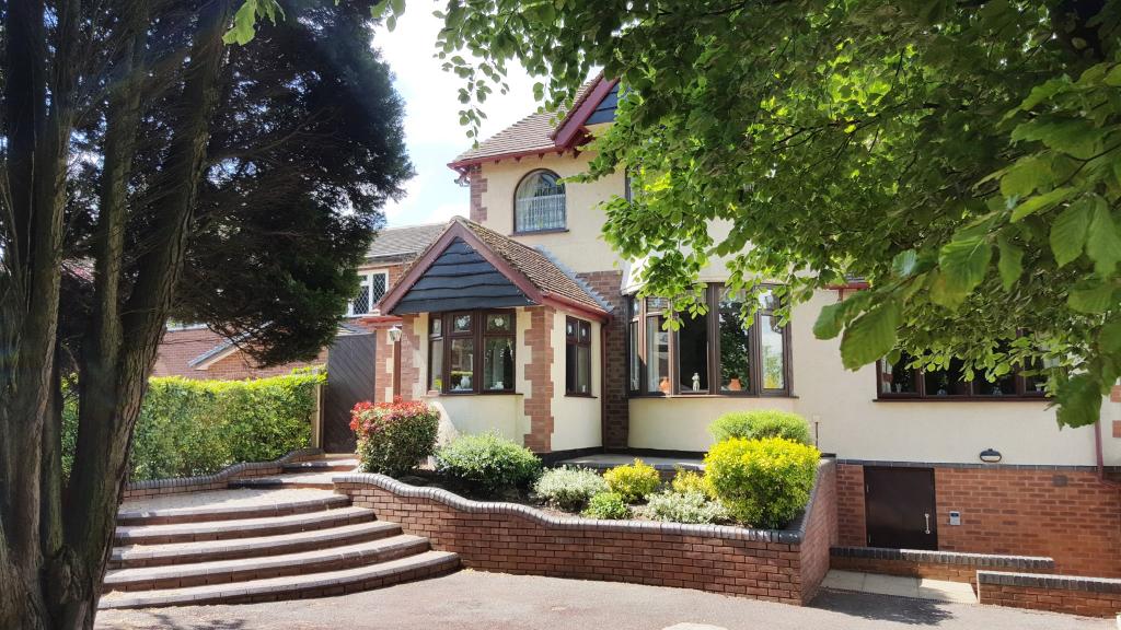 4 bedroom detached house for sale in Stafford Road, Huntington, Cannock