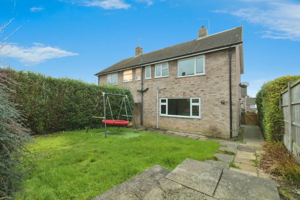 Main image of property: Cotswold Close, Chesterfield, Derbyshire, S40