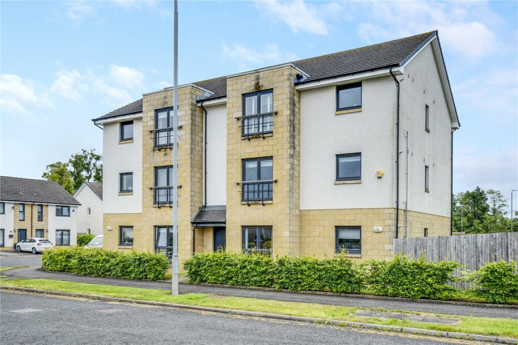 2 bedroom flat for sale in Hawk Avenue, Newton Mearns, Glasgow, East