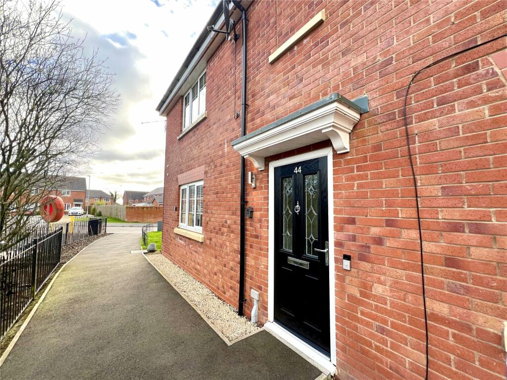 2 bedroom flat for sale in Sunnydale Gardens, Little Eccleston, Preston