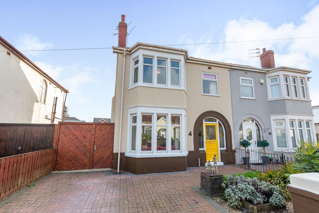 5 bedroom semidetached house for sale in Maitland Avenue, Thornton