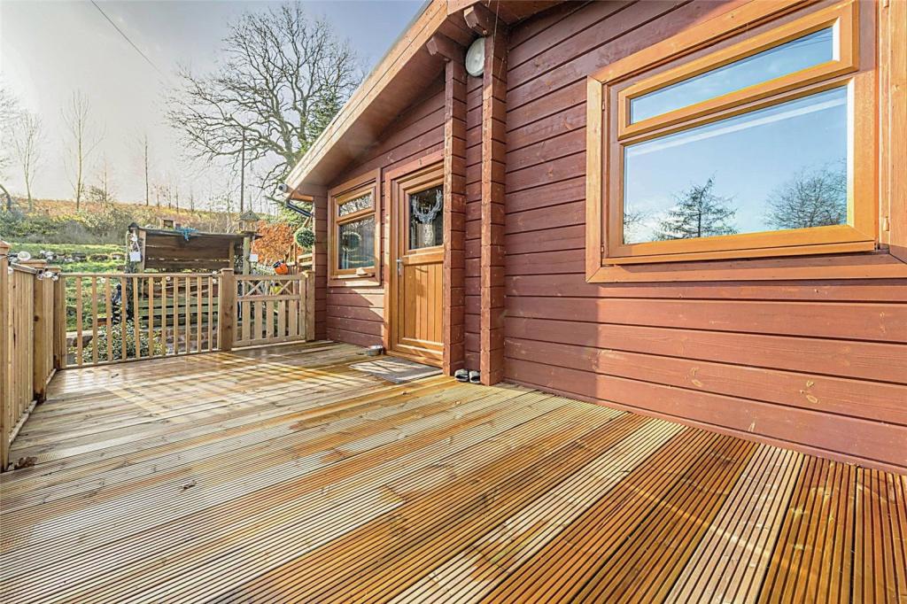 3 bedroom property for sale in Lenches Road, Colne, BB8