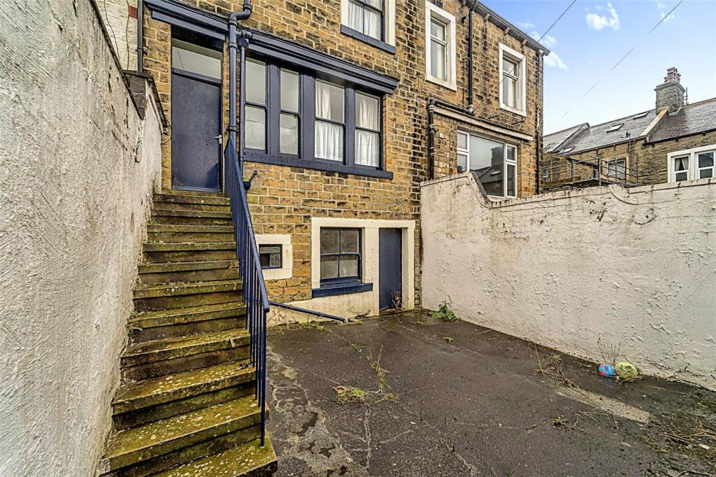 3 bedroom terraced house for sale in Brown Street East, Colne