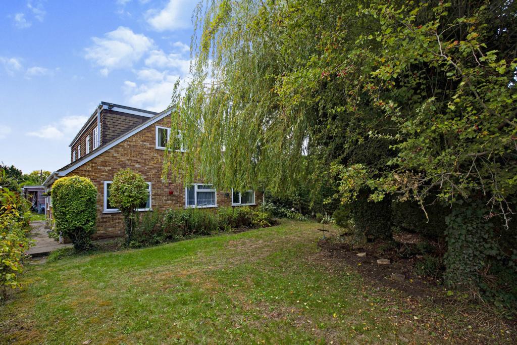 6 bedroom bungalow for sale in Quartermain Road, Chalgrove, Oxford, OX44