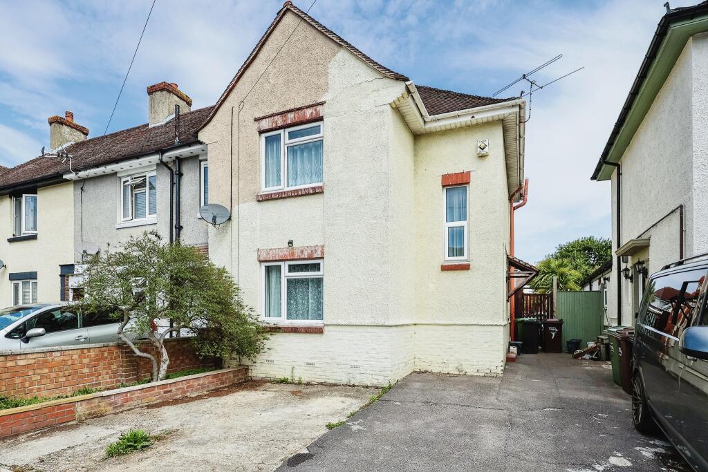 3 bedroom end of terrace house for sale in Freshwater Road, Portsmouth, Hampshire, PO6
