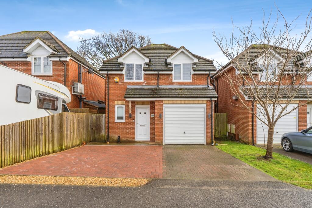 Main image of property: Gladys Avenue, Cowplain, Waterlooville, Hampshire, PO8