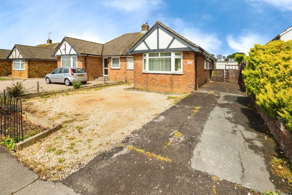 Main image of property: Sunnymead Drive, Waterlooville, Hampshire, PO7