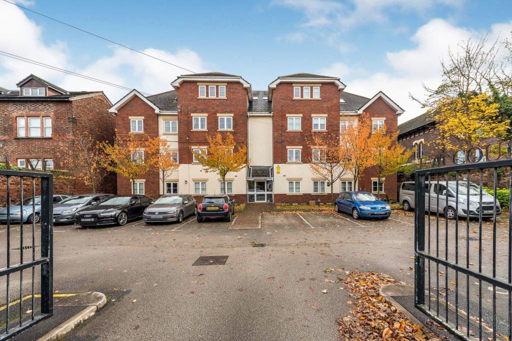 2 bedroom flat for sale in South View, Waterloo, Liverpool, Merseyside, L22