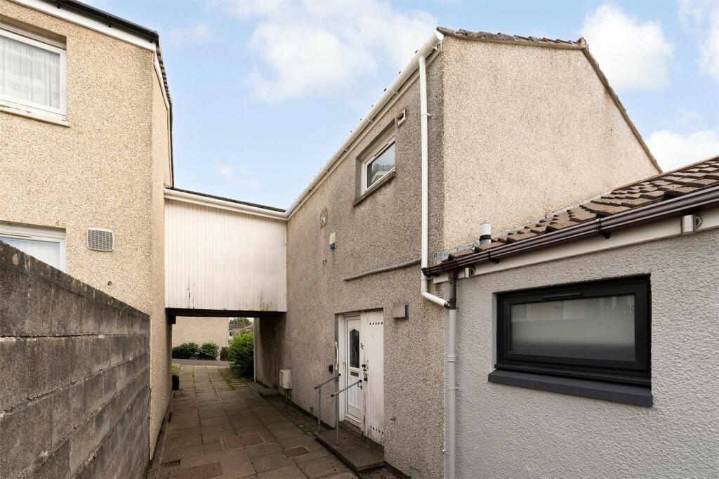 5 bedroom end of terrace house for sale in Rannoch Drive, Cumbernauld