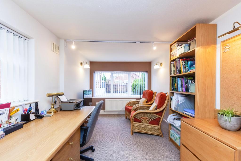 5 bedroom detached house for sale in Doles Lane, Findern, Derby