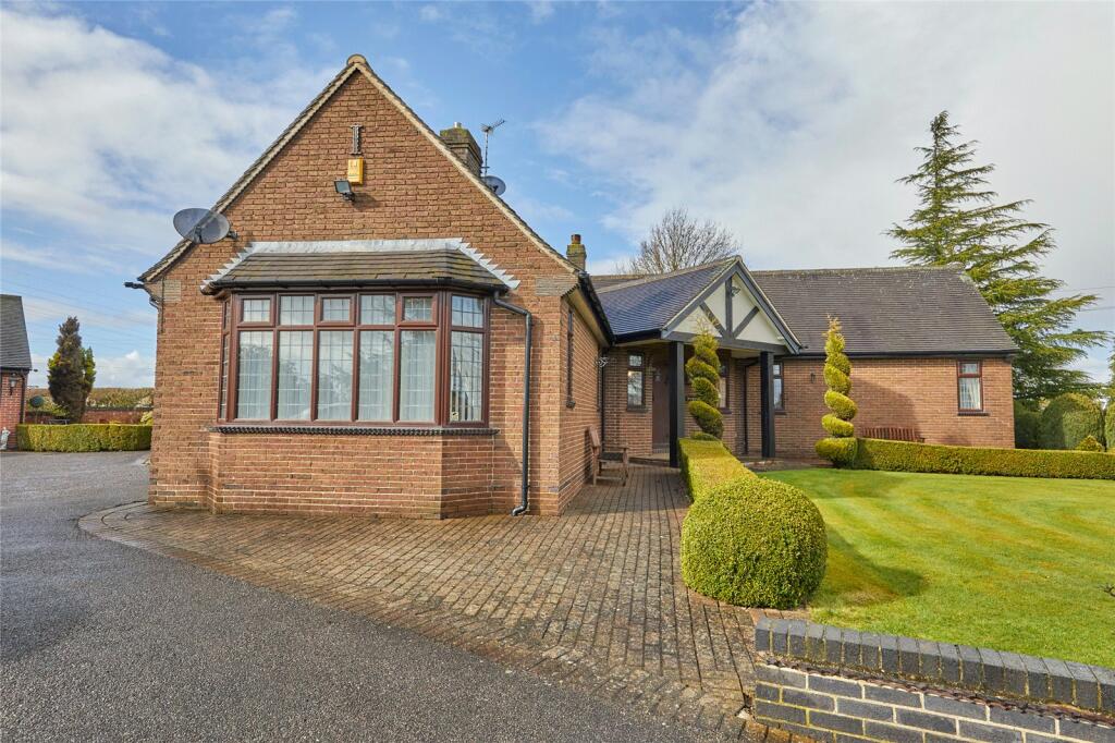 3 bedroom bungalow for sale in Heanor Road, Smalley, Ilkeston