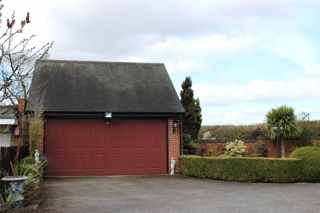 3 bedroom bungalow for sale in Heanor Road, Smalley, Ilkeston