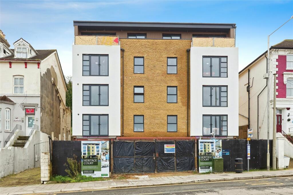 2 bedroom flat for sale in Folkestone Road, Dover, Kent, CT17