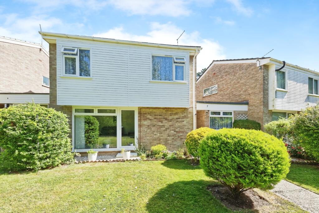 4 bedroom link detached house for sale in Kingston Close, River, Dover