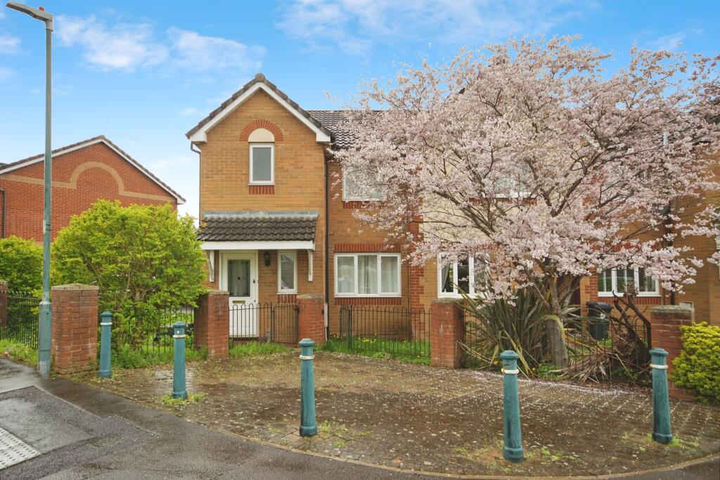 3 bedroom end of terrace house for sale in Guest Avenue, Emersons Green