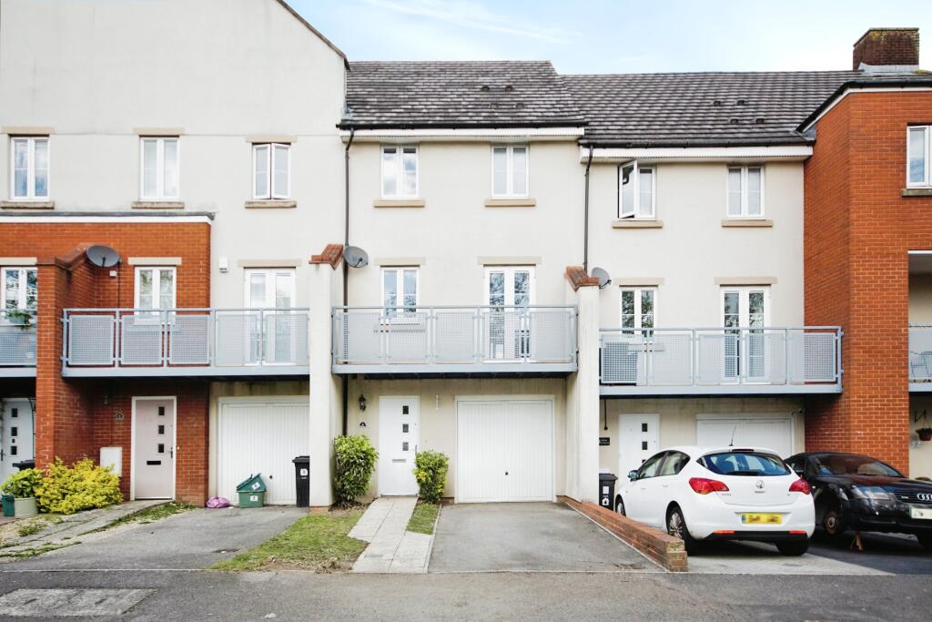 4 bedroom terraced house for sale in Ridley Avenue, Mangotsfield, Bristol, BS16