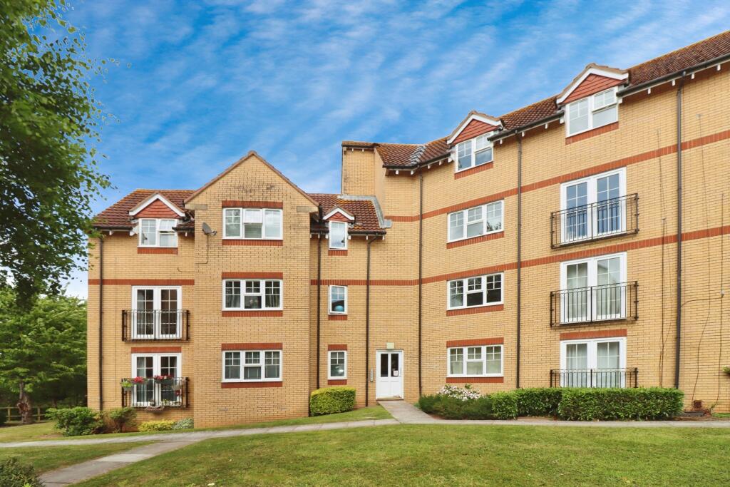 2 bedroom flat for sale in Arthurs Close, Emersons Green, Bristol, BS16