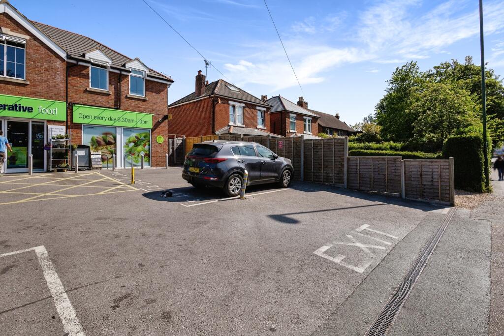 2 bedroom flat for sale in Main Road, Emsworth, West Sussex, PO10