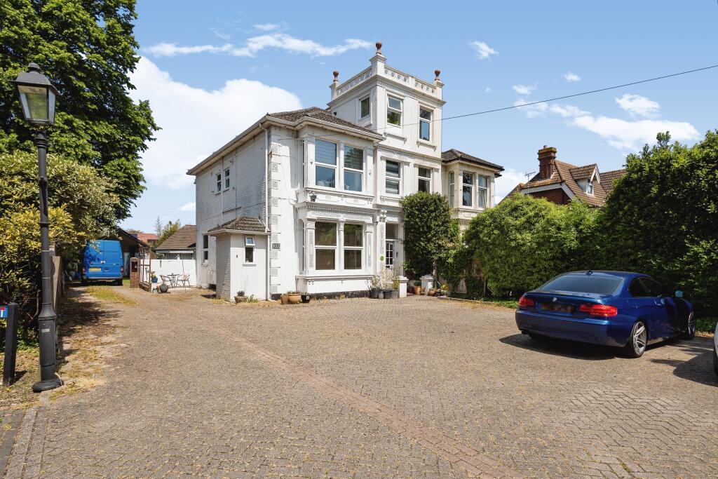 2 bedroom flat for sale in Havant Road, Emsworth, Hampshire, PO10